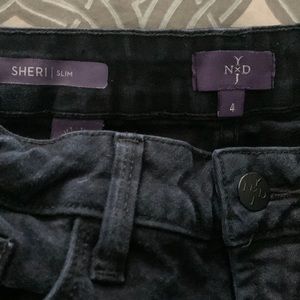 NYD Jeans size 4 Sheri Slim jean in black with stretch.